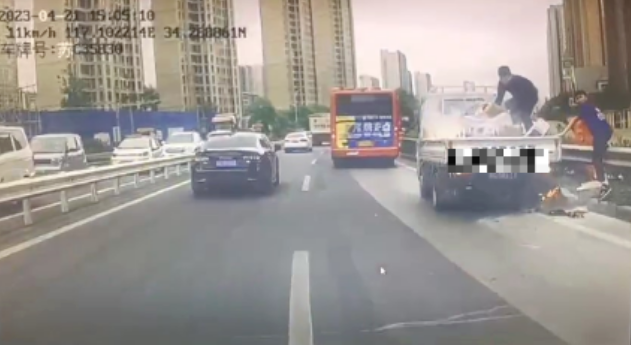 【善行公交】《江蘇電視臺城市頻道》報道4名駕駛員路遇險情，合力救援的英勇事跡